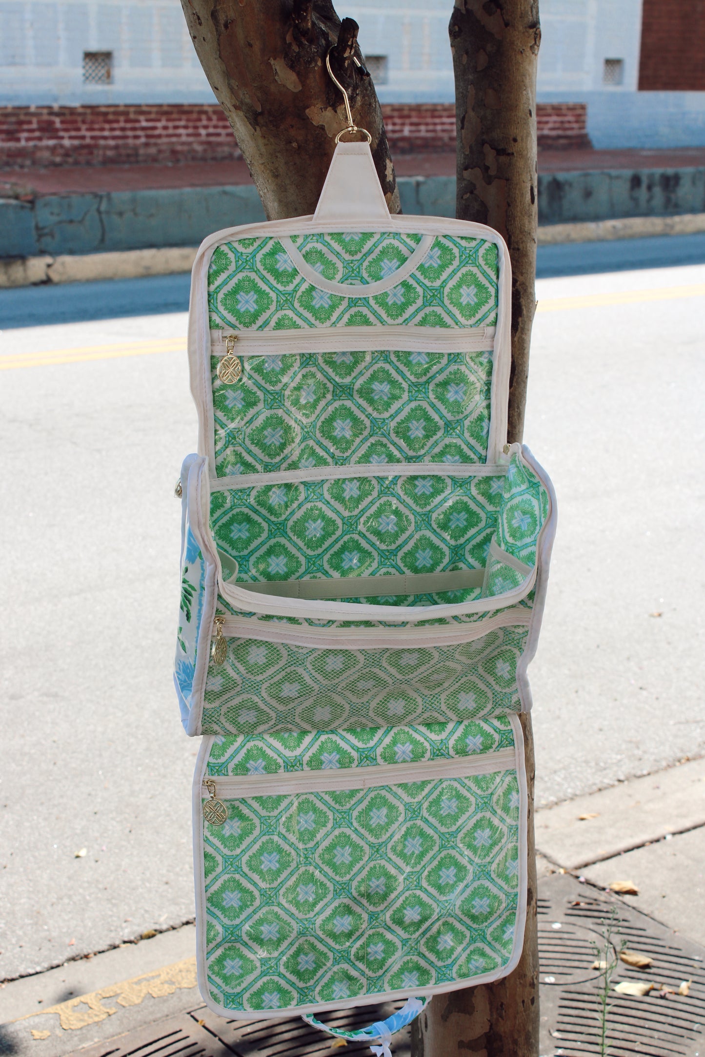 LILLY PULITZER Hanging Toiletry Bag