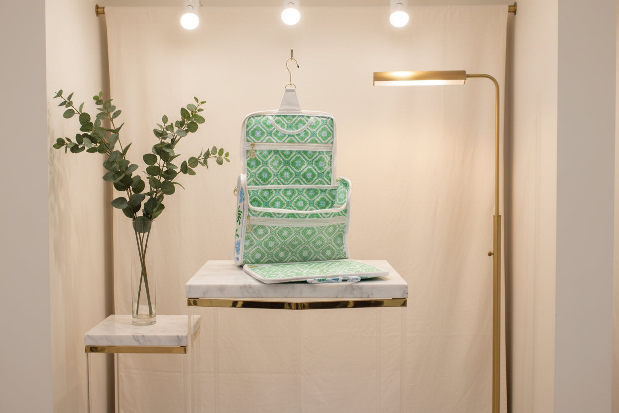 LILLY PULITZER Hanging Toiletry Bag