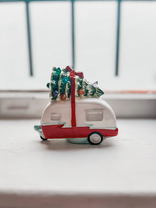 GANZ Camper w/ Christmas Tree on Roof